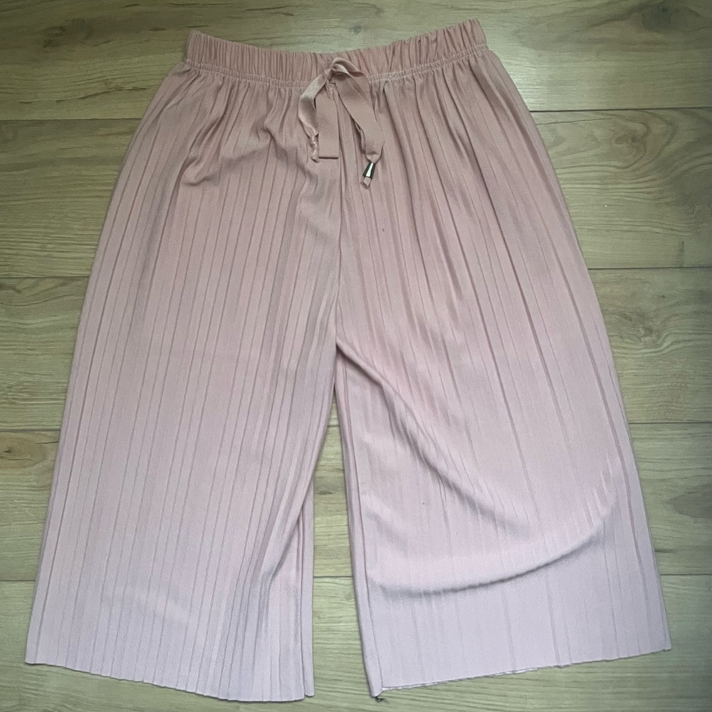 Pink Pleated Wide-Leg Culottes
